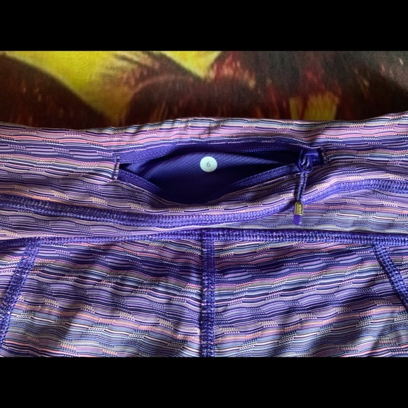 Lululemon Run Inspire Crop II Size 6 - Picture 9 of 12